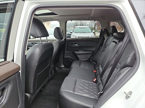 Certified 2022 Nissan Rogue Platinum w/ Head-Up Display Package image 10