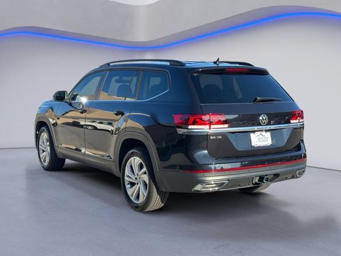 Used 2023 Volkswagen Atlas SE w/ Panoramic Sunroof Package FWD image 3