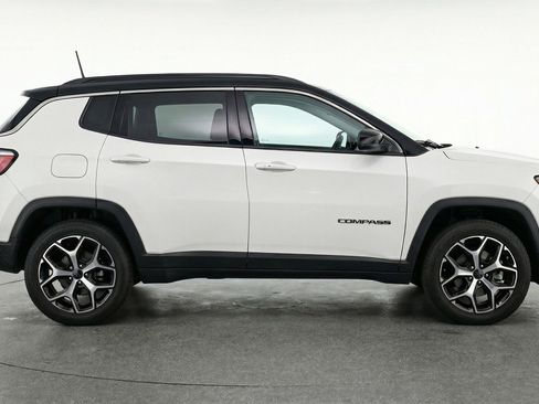 Used 2025 Jeep Compass Limited AWD/4WD image 11