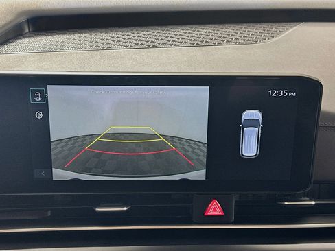 Used 2025 Kia Carnival FWD image 23