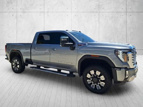 Used 2026 GMC Sierra 2500 Denali w/ Denali Reserve Package AWD/4WD image 3