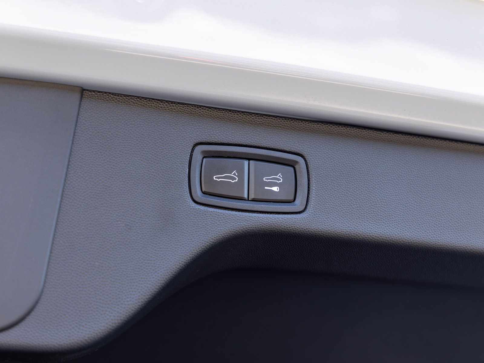 Certified 2025 Porsche Macan Electric RWD image 52