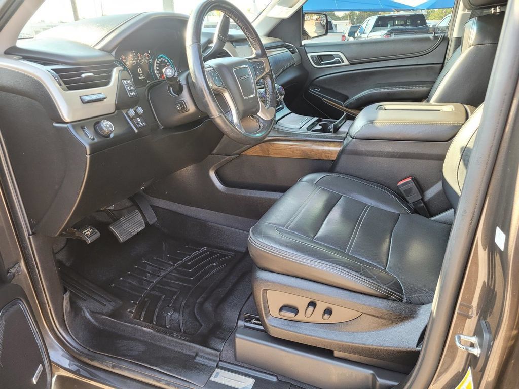 Used 2019 GMC Yukon XL Denali w/ Open Road Package RWD image 2