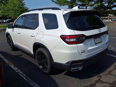 Used 2025 Honda Pilot Black Edition image 4