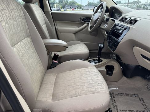 Used 2005 Ford Focus SE image 30