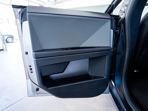 Used 2025 Tesla Cybertruck AWD Crew Cab image 37