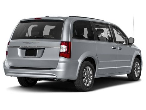 Used 2015 Chrysler Town & Country Touring FWD image 3