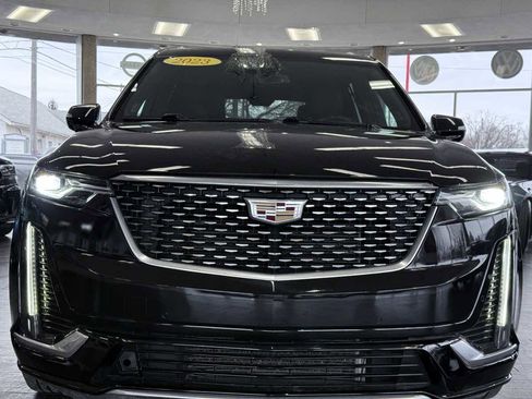 Used 2023 Cadillac XT6 Premium Luxury image 4