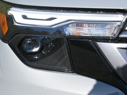 New 2026 Subaru Forester Premium w/ Premium/Limited Package AWD/4WD image 11
