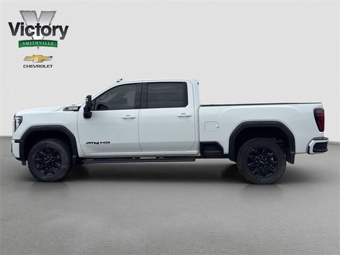 Used 2024 GMC Sierra 2500 AT4 w/ AT4 Preferred Package image 3