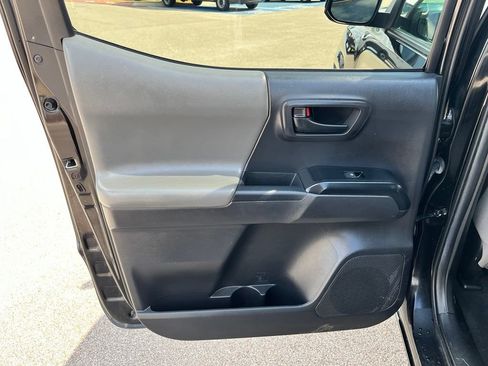 Used 2022 Toyota Tacoma SR AWD/4WD image 12