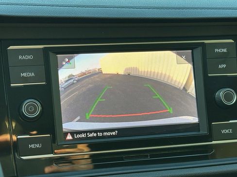 Used 2024 Volkswagen Jetta SE w/ Panoramic Sunroof Package image 26