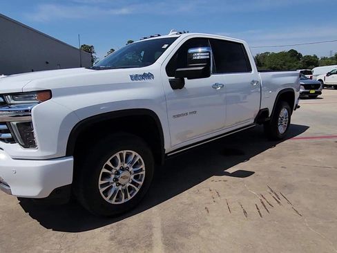 Used 2023 Chevrolet Silverado 2500 High Country w/ Z71 Off-Road Package AWD/4WD image 4