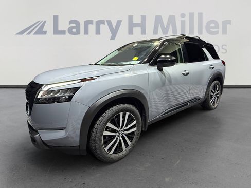 Certified 2024 Nissan Pathfinder Platinum image 1