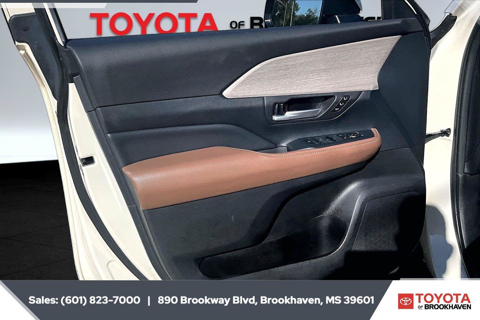 Used 2024 Toyota Grand Highlander AWD image 17