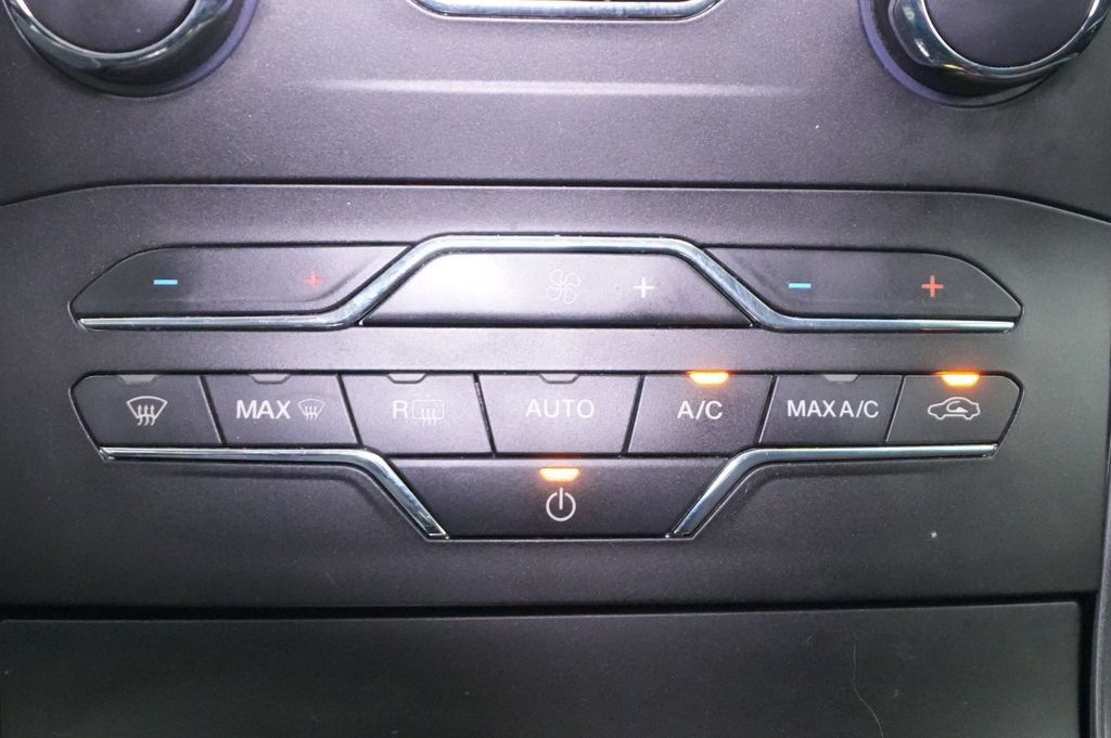 Used 2020 Ford Edge SE AWD/4WD image 29