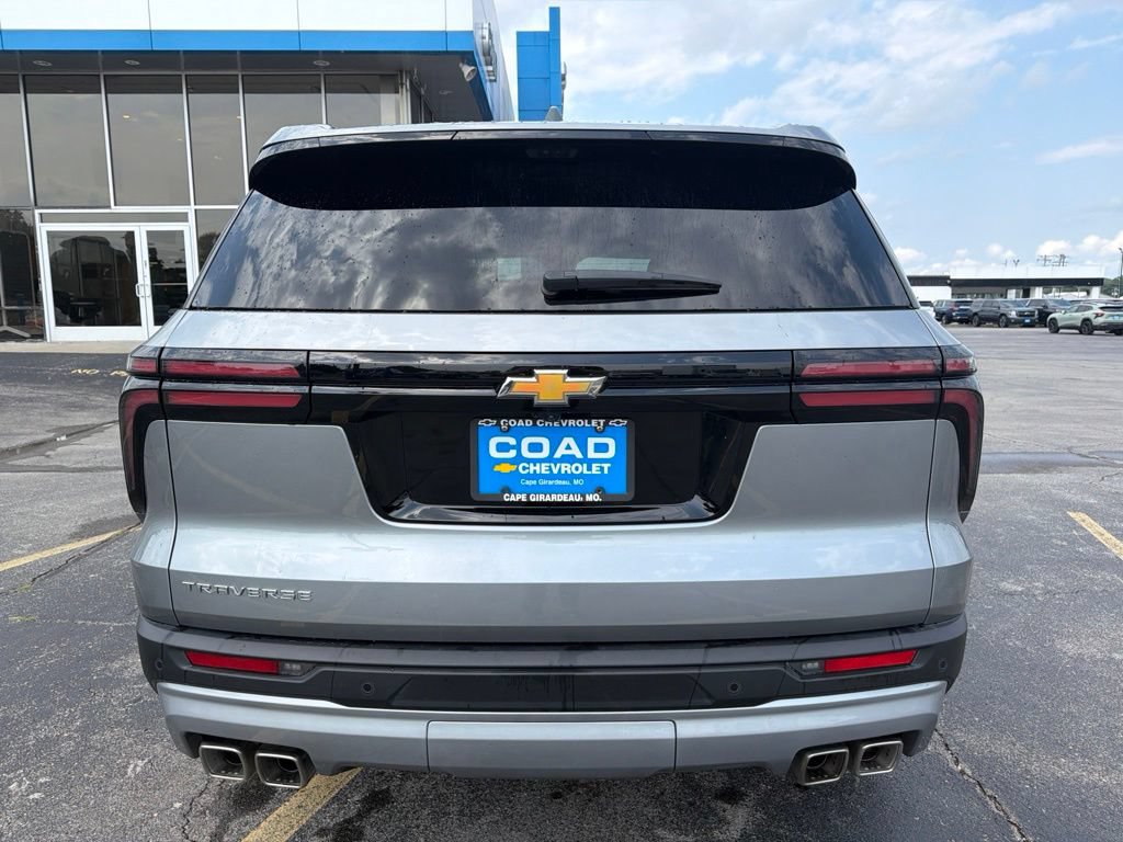 Used 2026 Chevrolet Traverse LT w/ Driver Confidence Package FWD image 4