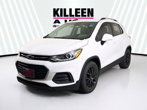 Used 2021 Chevrolet Trax LT w/ Sport Edition image 3