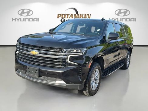 Used 2024 Chevrolet Suburban LT RWD image 1