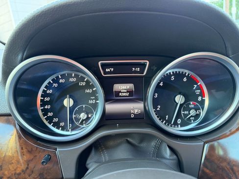 Used 2014 Mercedes-Benz GL 550 4MATIC image 15
