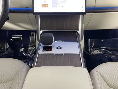 Used 2025 Land Rover Range Rover SE image 18