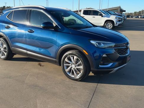 Used 2020 Buick Encore GX Essence w/ Experience Buick Package image 3