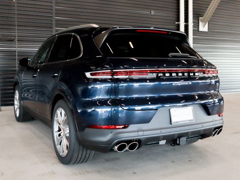 Used 2025 Porsche Cayenne S image 3