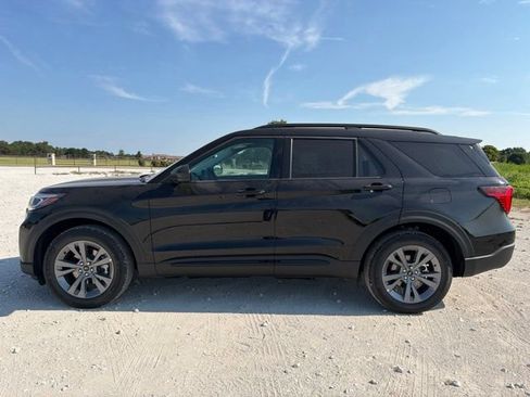 New 2026 Ford Explorer Active w/ Active Comfort Package AWD/4WD image 8