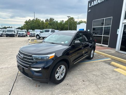Used 2023 Ford Explorer XLT w/ Equipment Group 202A AWD/4WD image 8