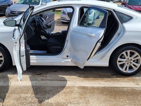 Used 2015 Chrysler 200 Limited w/ Convenience Group FWD image 18