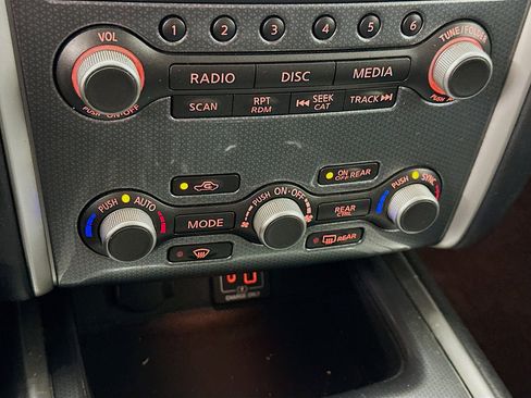 Used 2020 Nissan Pathfinder SL AWD/4WD image 24