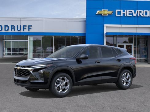 New 2026 Chevrolet Trax LS w/ LS Convenience Package FWD image 26