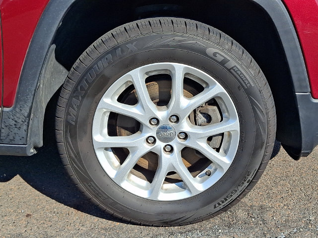 Used 2015 Jeep Cherokee Latitude AWD/4WD image 5