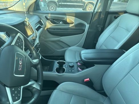 Used 2022 GMC Terrain SLT w/ Infotainment Package II FWD image 3