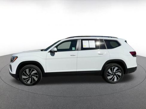 Used 2025 Volkswagen Atlas SE image 9