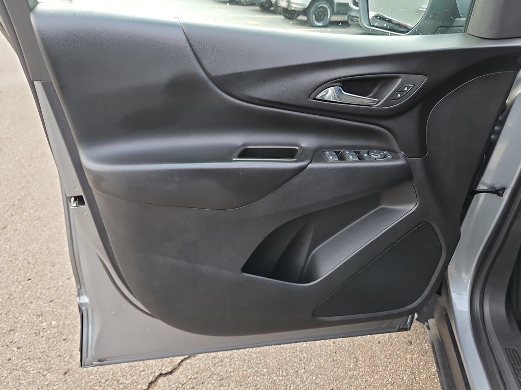 Used 2023 Chevrolet Equinox LT FWD image 22