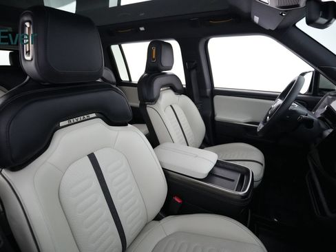 Used 2025 Rivian R1S Adventure AWD/4WD image 23
