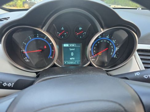 Used 2015 Chevrolet Cruze LS image 16