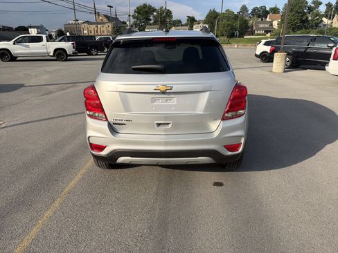 Used 2020 Chevrolet Trax LT w/ LT Convenience Package AWD/4WD image 14