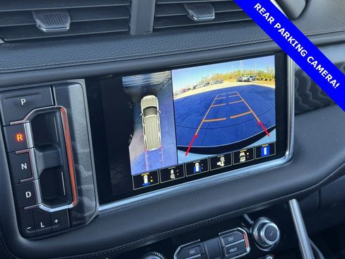 Used 2024 GMC Yukon XL Denali image 4