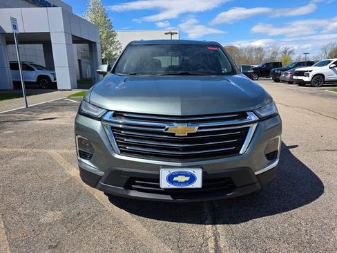 Used 2023 Chevrolet Traverse LT w/ LT Premium Package AWD/4WD image 6