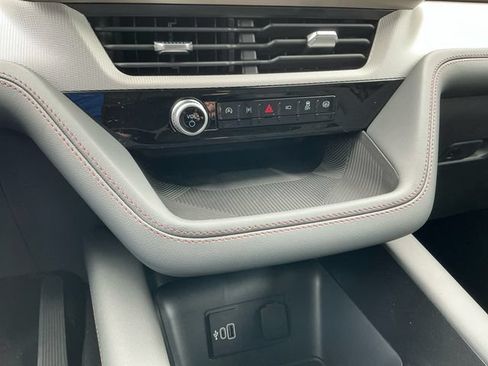 Used 2026 Ford Explorer Active AWD/4WD image 22