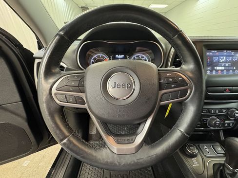 Used 2019 Jeep Cherokee Latitude w/ Cold Weather Group image 30