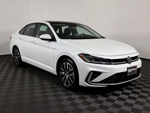 Used 2025 Volkswagen Jetta SE w/ Sunroof Package image 6