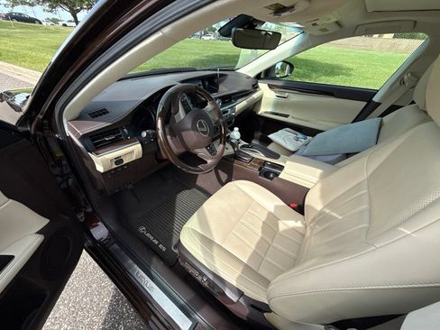 Used 2017 Lexus ES 350 w/ Luxury Package FWD image 24