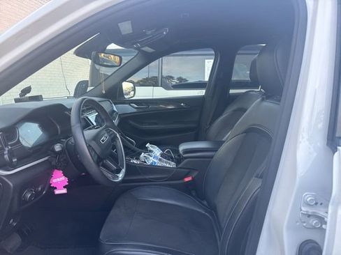 Used 2022 Jeep Grand Cherokee Altitude image 1