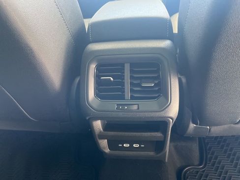 New 2026 Volkswagen Taos SE AWD/4WD image 36