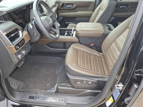 Used 2025 GMC Yukon Denali Ultimate AWD/4WD image 12
