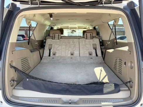 Used 2019 Chevrolet Suburban LT RWD image 16