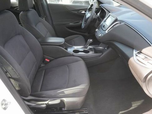 Used 2018 Chevrolet Malibu LT image 18